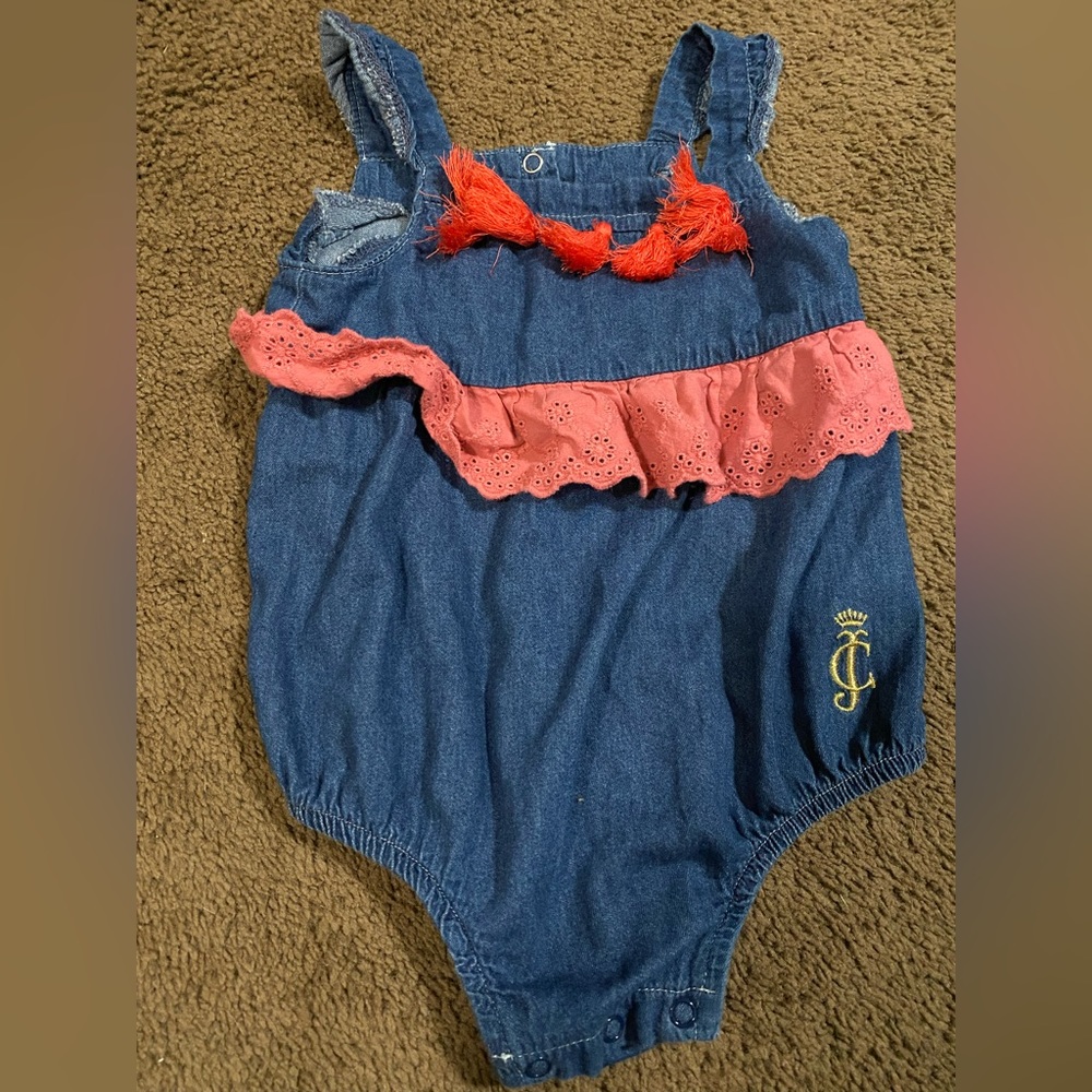 Juicy couture, baby onesie